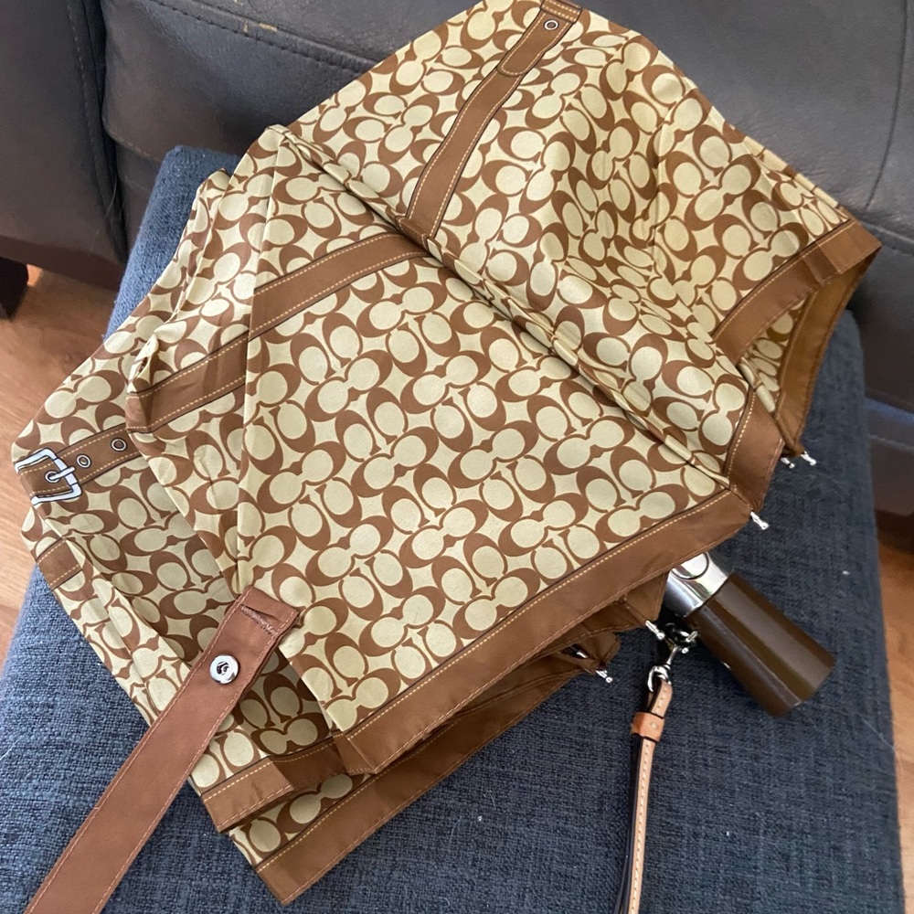Coach Umbrella - Signature